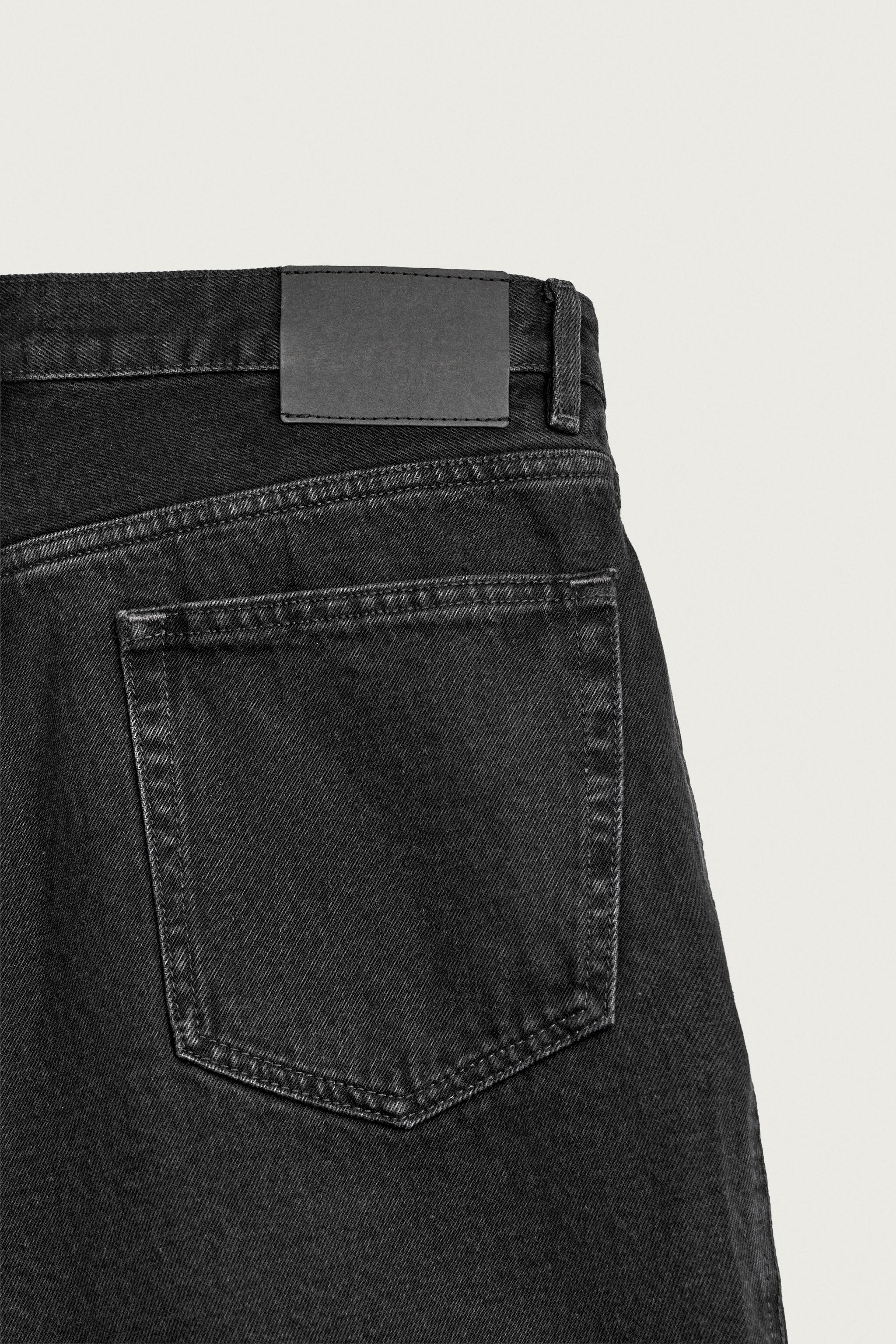 STRAIGHT FIT DENIM SHORTS